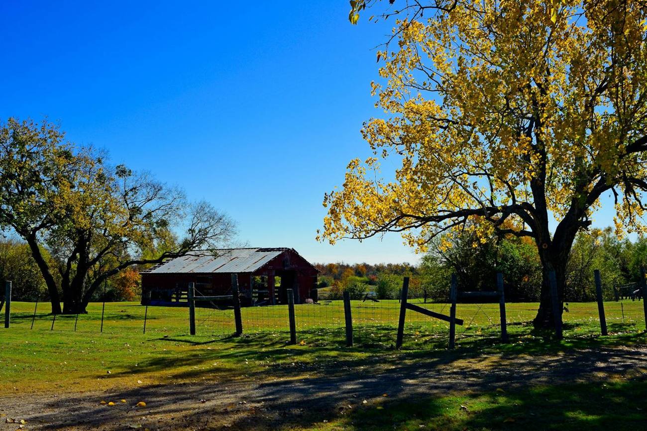 Red barn and fence at Samuell Farm in Mesquite, Texas